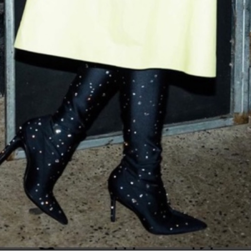 Brand New🔥Jimmy Choo ScatteredCrystal studded boots.